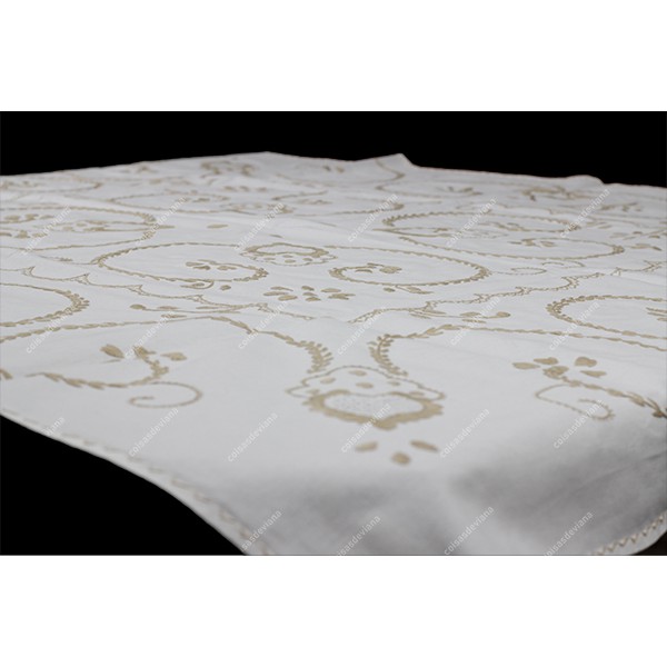 1,20x1,20-TABLECLOTH IN COTTON EMBROIDERED IN BEIGE