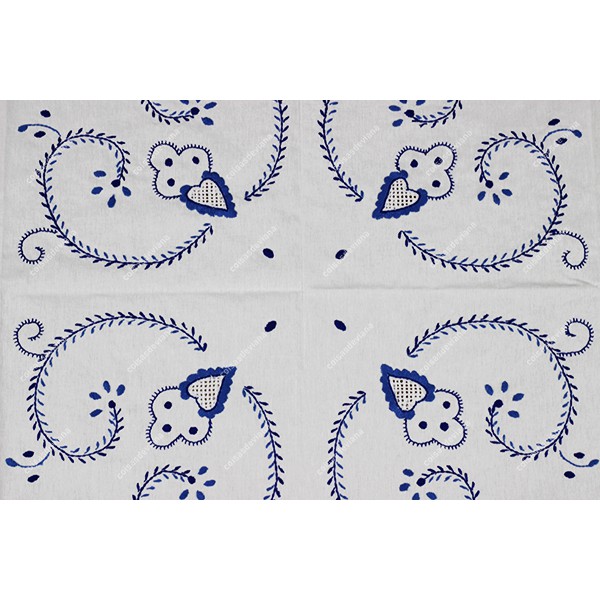 1,20x1,20-TABLECLOTH IN COTTON EMBROIDERED IN TWO BLUES