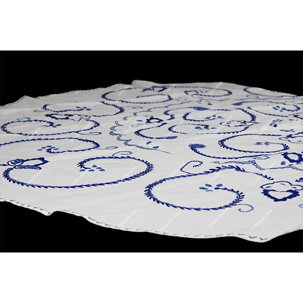 1,50 round-TABLECLOTH IN COTTON EMBROIDERED IN TWO BLUES