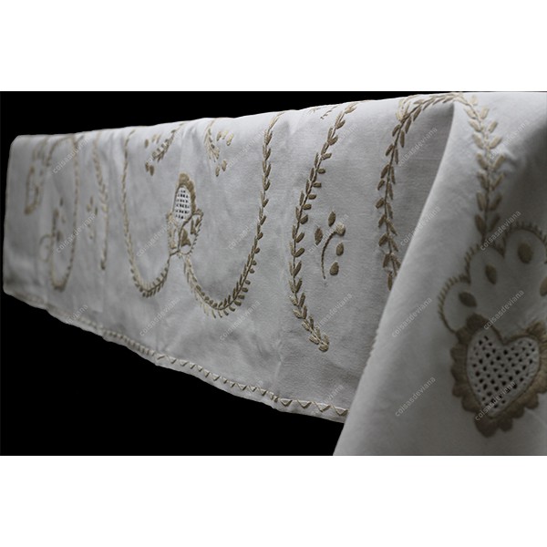 1,50x1,50-TABLECLOTH IN COTTON EMBROIDERED IN BEIGE