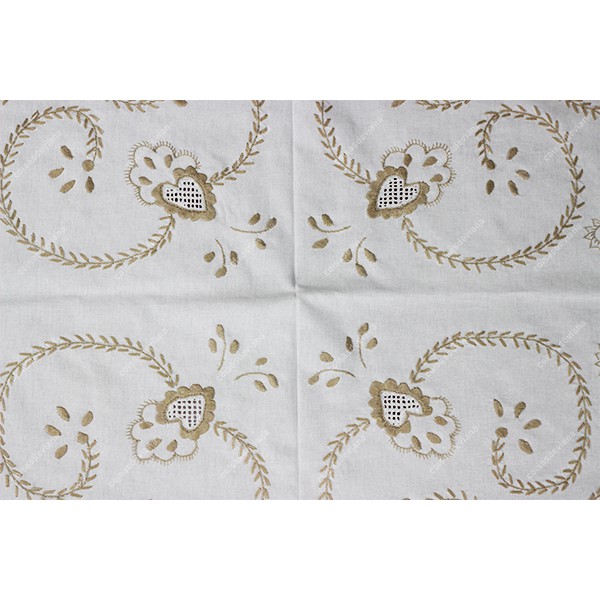1,50x1,50-TABLECLOTH IN COTTON EMBROIDERED IN BEIGE