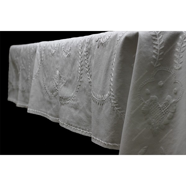 1,50x1,50-TABLECLOTH IN COTTON EMBROIDERED IN WHITE