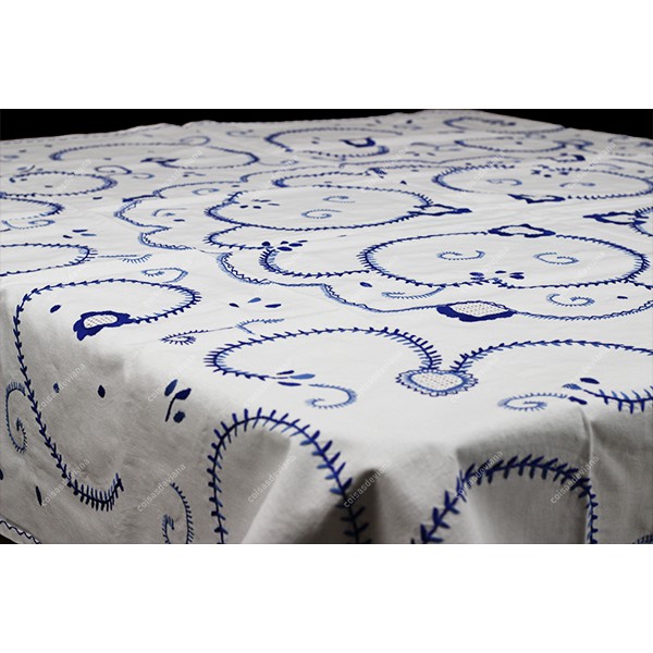1,50x1,50-TABLECLOTH IN COTTON EMBROIDERED IN TWO BLUES