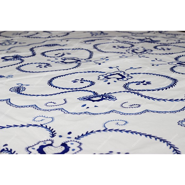 1,80 round-TABLECLOTH IN COTTON EMBROIDERED IN TWO BLUES