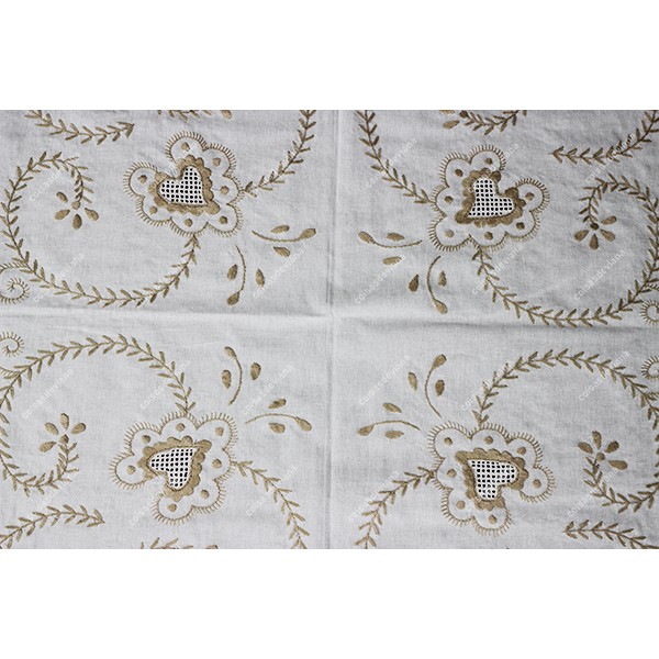 1,80x1,30-TABLECLOTH IN COTTON EMBROIDERED IN BEIGE