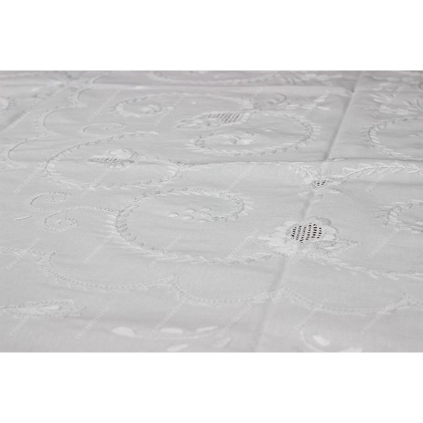 1,80x1,30-TABLECLOTH IN COTTON EMBROIDERED IN WHITE