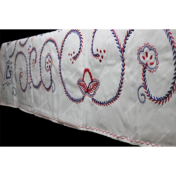 2,0x1,60-TABLECLOTH IN COTTON EMBROIDERED IN BLUE AND RED