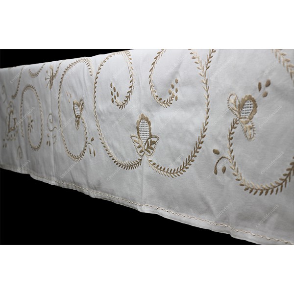2,0x1,60-TABLECLOTH IN COTTON EMBROIDERED IN BEIGE