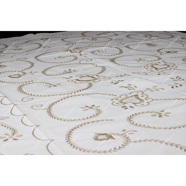 2,0x1,60-TABLECLOTH IN COTTON EMBROIDERED IN BEIGE