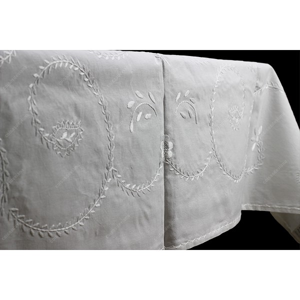 2,0x2,0-TABLECLOTH IN COTTON EMBROIDERED IN WHITE