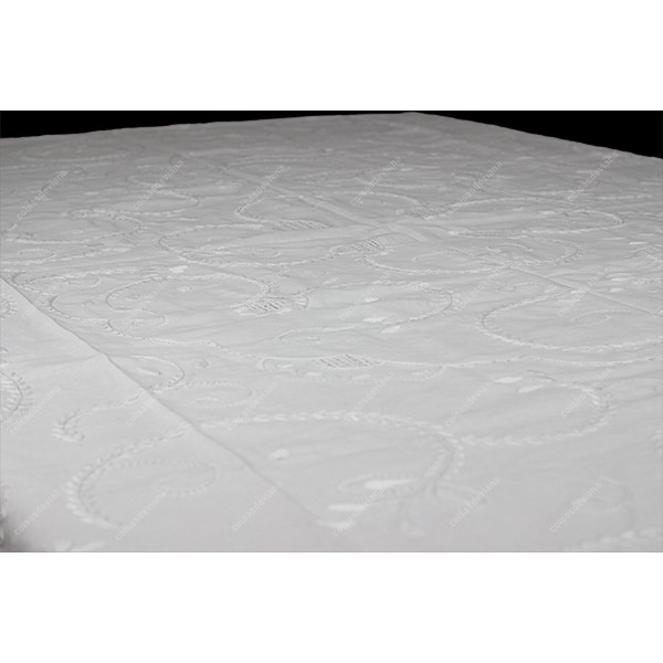 3,0x1,70-TABLECLOTH IN COTTON EMBROIDERED IN WHITE