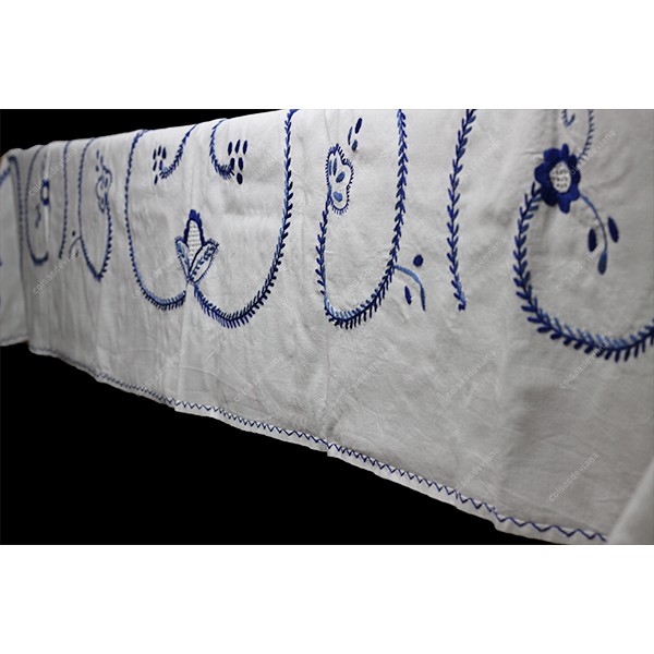 3,0x1,70-TABLECLOTH IN COTTON EMBROIDERED IN TWO BLUES