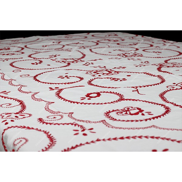 2,0x1,60-TABLECLOTH IN COTTON EMBROIDERED IN RED