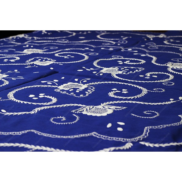 1,80 round-TABLECLOTH IN BLUE COTTON EMBROIDERED IN WHITE