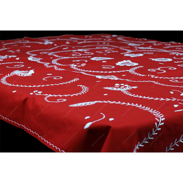 1,80x1,30-TABLECLOTH IN RED COTTON EMBROIDERED IN WHITE
