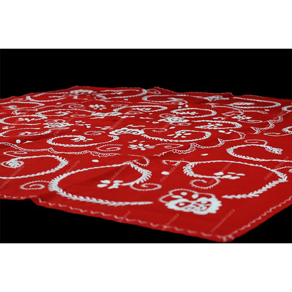 1,0x1,0-TABLECLOTH IN RED COTTON EMBROIDERED IN WHITE
