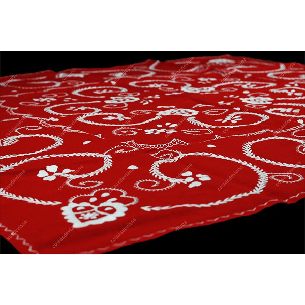 1,0x1,0-TABLECLOTH IN RED COTTON EMBROIDERED IN WHITE