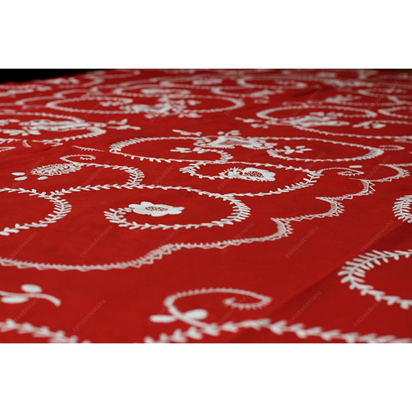 3,0x1,70-TABLECLOTH IN RED COTTON EMBROIDERED IN WHITE