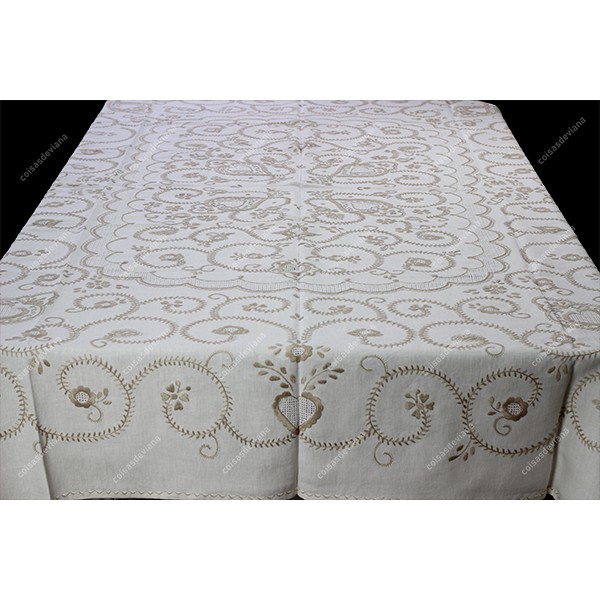 3,0x1,70-TABLECLOTH IN LIGHT BEIGE LINEN EMBROIDERED IN BEIGE AND WITH SIEVE STITCH BAR