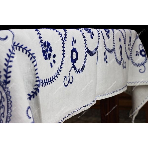 3,0x1,70-TABLECLOTH IN WHITE LINEN EMBROIDERED IN BLUE AND WITH SIEVE STITCH BAR