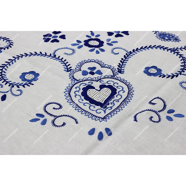 2,50x1,70-TABLECLOTH IN WHITE LINEN EMBROIDERED IN TWO BLUES