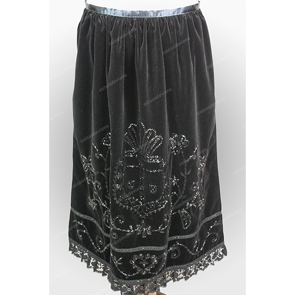 VELVET APRON WITH RICH GLASS EMBROIDERY FOR MORDOM...