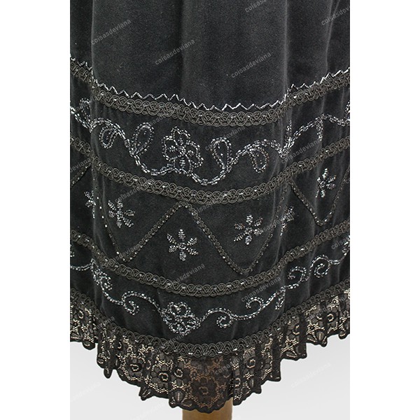 VELVET APRON WITH SIMPLE GLASS EMBROIDERY FOR MORD...