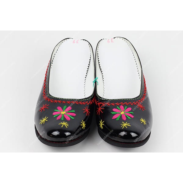 SLIPPER EMBROIDERED IN COLOURS WITH PVC SOLE