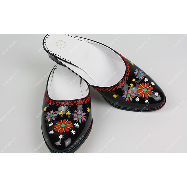 REGIONAL SLIPPER EMBROIDERED IN COLOR WITH LEATHER...