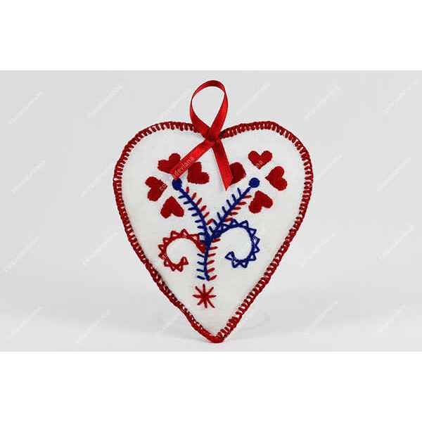 LINEN HEART EMBROIDERED BY HAND