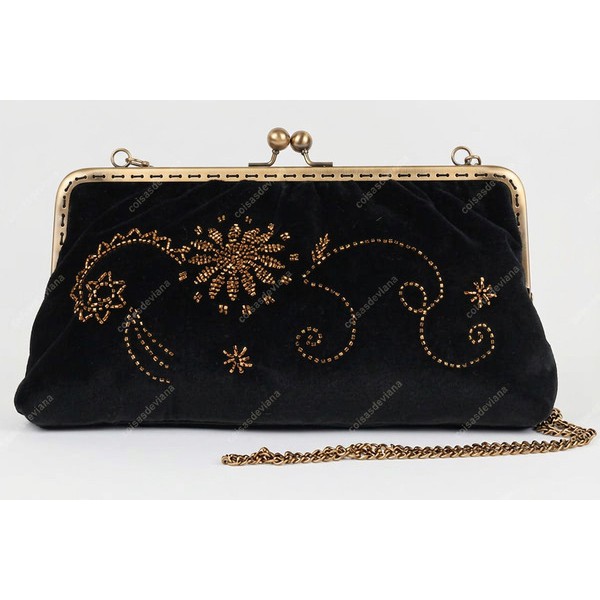 BOLSA DE MÃO EM VELUDO BORDADA A VIDRILHO DOURADO