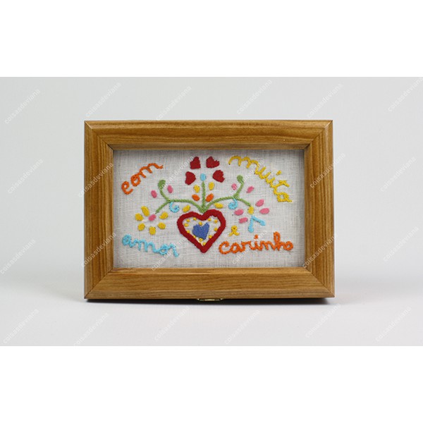 JEWELRY BOX IN WOOD WITH EMBROIDERY LOVE HANDKERCH...