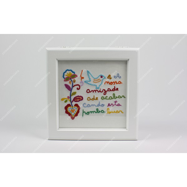 WOODEN NAPKIN BOX WITH LOVE HANDKERCHIEF EMBROIDERY IN LINEN FABRIC