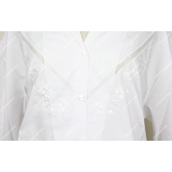 BLOUSE WITH COLLAR AND VIANA'S EMBROIDERY 