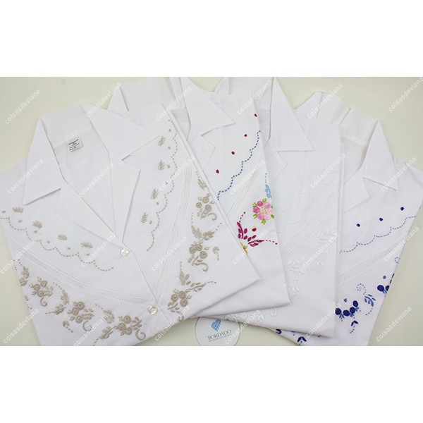 BLOUSE WITH COLLAR AND VIANA'S EMBROIDERY 