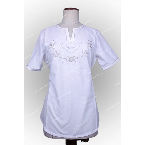 BLOUSE WITHOUT COLLAR SHORT SLEEVE AND VIANA EMBROIDERY BY HAND