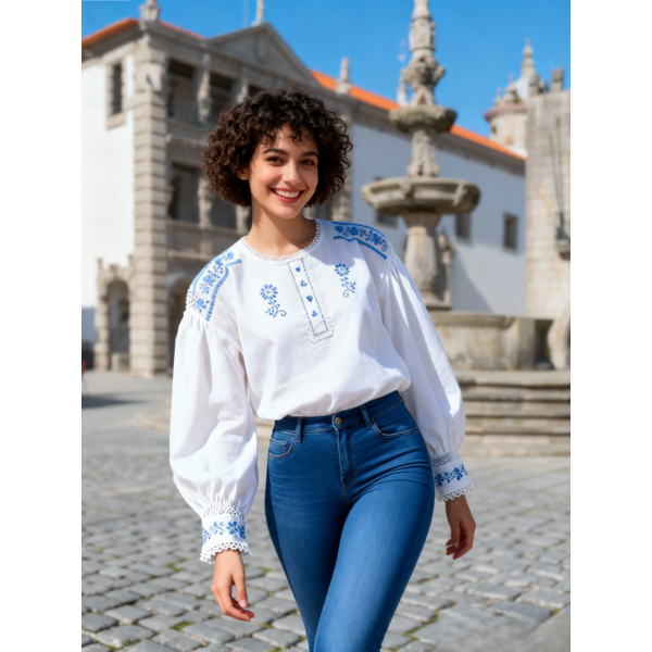 CAMISA LINHO BORDADO AZUL CLARO E RENDA