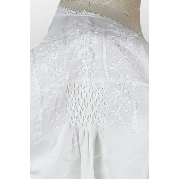 COTTON SHIRT WITH SIMPLE WHITE EMBROIDERY WITH LACE AND COMBS