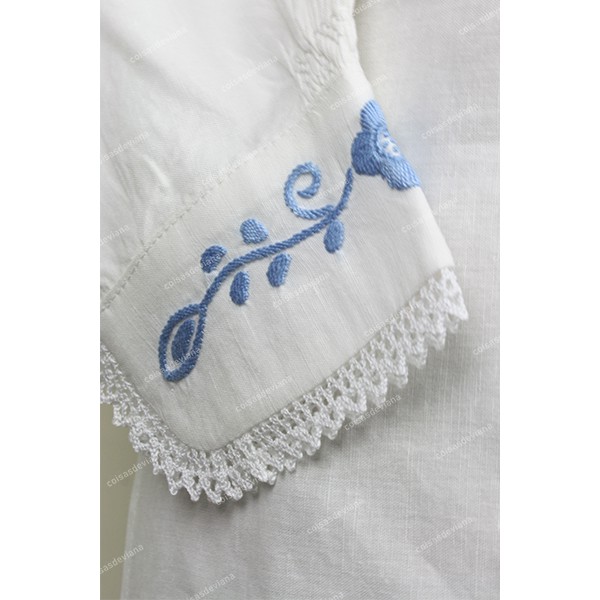 COTTON SHIRT WITH SIMPLE BLUE BABY EMBROIDERY WITH LACE AND COMBS