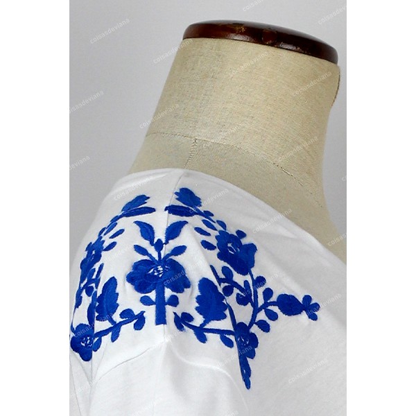 WHITE T-SHIRT WITH BLUE VIANA EMBROIDERY BY MACHIN...