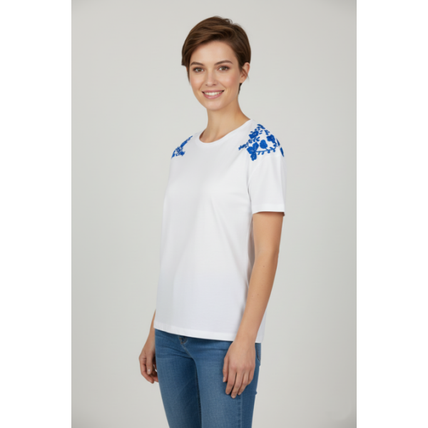 T-SHIRT BRANCA BORDADO VIANA AZUL MÁQUINA