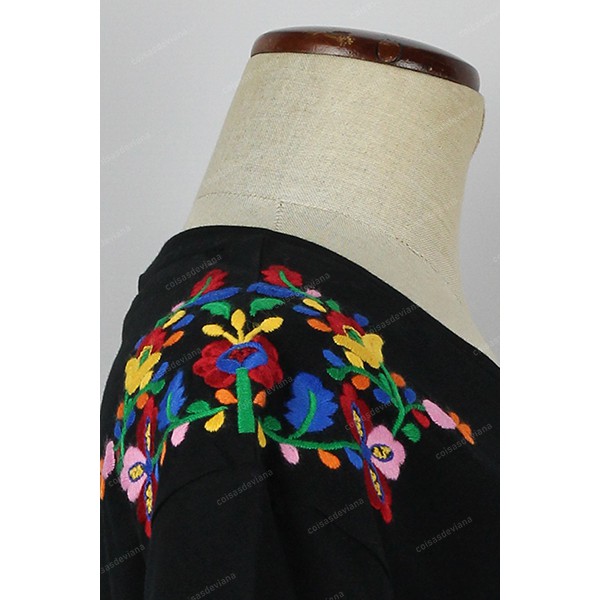 BLACK T-SHIRT WITH MULTICOLOUR VIANA EMBROIDERY BY MACHINE