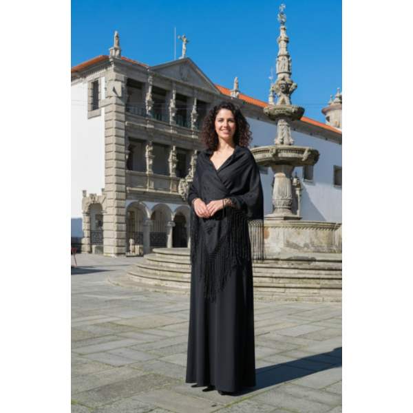 XAILE COM FRANJA E BORDADO MANUAL BRANCO